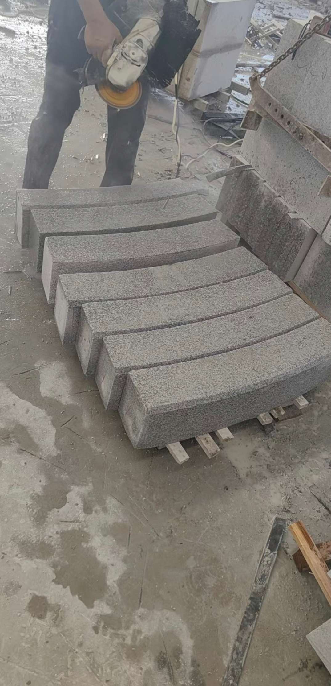 呼伦贝尔芝麻白弧形路牙石