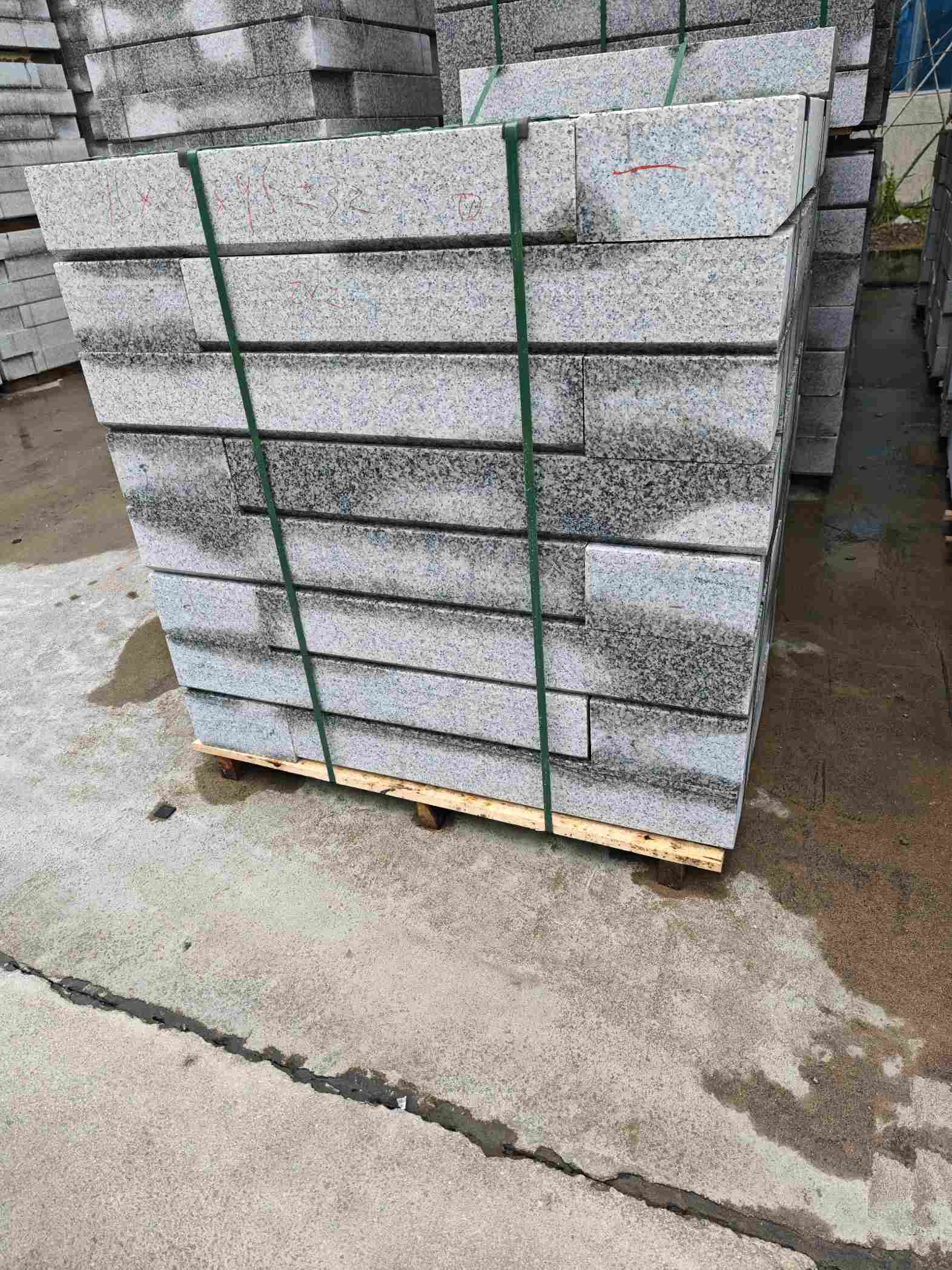 呼伦贝尔芙蓉白路牙石，马路牙子