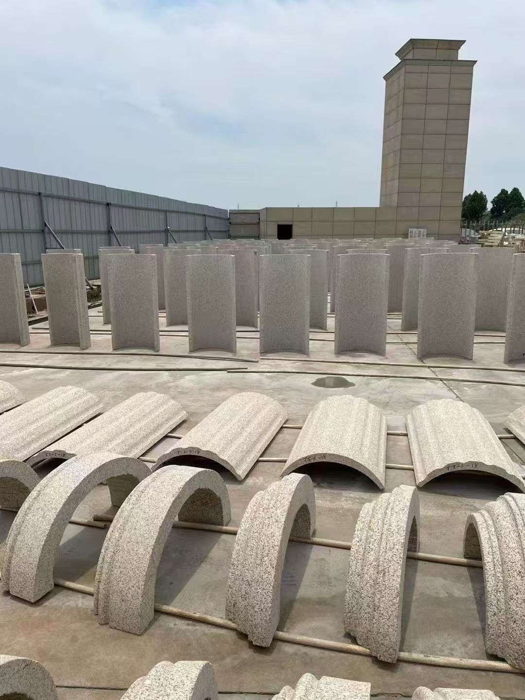 呼伦贝尔黄金麻别墅柱皮 异形 线条定制